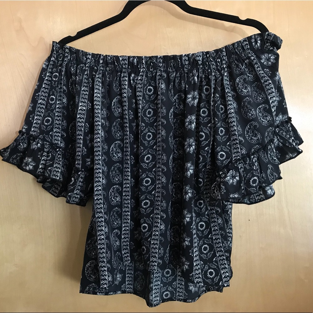 OFF THE SHOULDER BLACK TOP